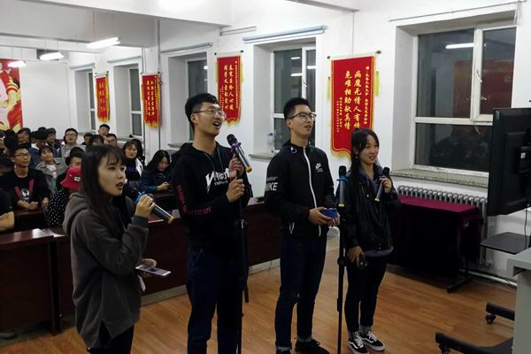 u8官方网站社团联合会举办“喜迎国庆，唱响未来”主题文艺晚会12.jpg